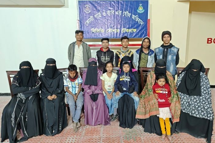কোস্ট গার্ড ও র‍্যাবের যৌথ অভিযান: মালয়েশিয়ায় পাচারের উদ্দেশ্যে বন্দি থাকা নারী, পুরুষ ও শিশুসহ ১৫ জন উদ্ধার